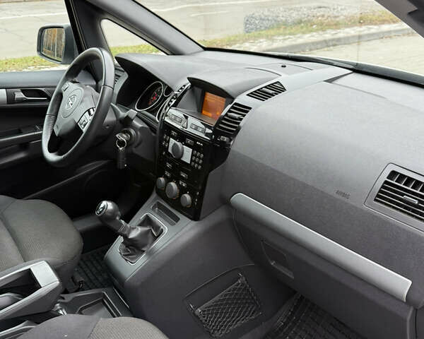 Серый Опель Зафира, объемом двигателя 1.8 л и пробегом 169 тыс. км за 8350 $, фото 46 на Automoto.ua