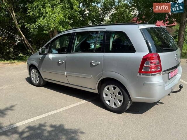Сірий Опель Зафіра, об'ємом двигуна 1.7 л та пробігом 236 тис. км за 7200 $, фото 5 на Automoto.ua