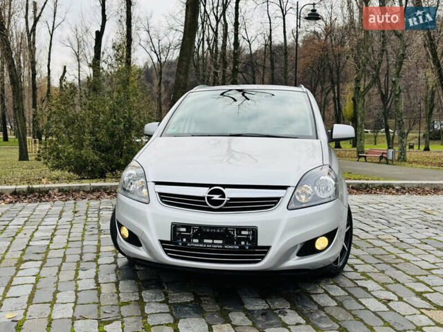 Серый Опель Зафира, объемом двигателя 1.6 л и пробегом 176 тыс. км за 7500 $, фото 1 на Automoto.ua