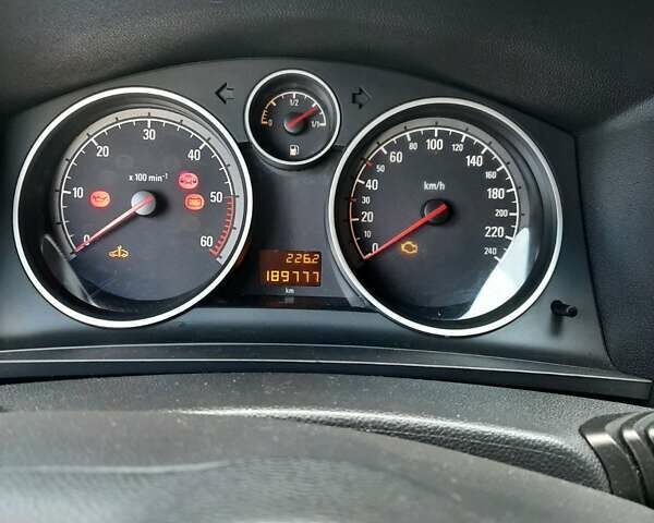Серый Опель Зафира, объемом двигателя 1.7 л и пробегом 191 тыс. км за 8200 $, фото 7 на Automoto.ua