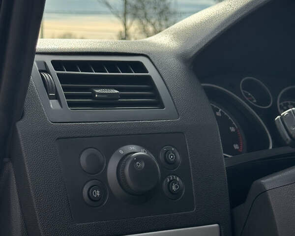 Серый Опель Зафира, объемом двигателя 1.7 л и пробегом 204 тыс. км за 8700 $, фото 13 на Automoto.ua