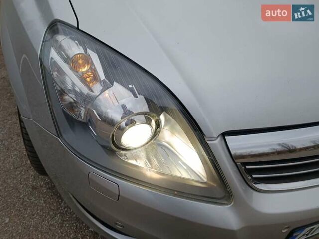 Серый Опель Зафира, объемом двигателя 1.69 л и пробегом 260 тыс. км за 8500 $, фото 8 на Automoto.ua