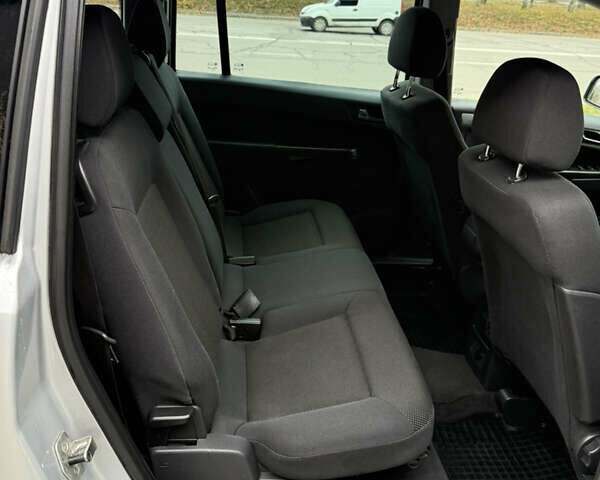 Серый Опель Зафира, объемом двигателя 1.8 л и пробегом 169 тыс. км за 8350 $, фото 45 на Automoto.ua