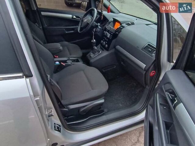 Серый Опель Зафира, объемом двигателя 1.69 л и пробегом 260 тыс. км за 8500 $, фото 27 на Automoto.ua