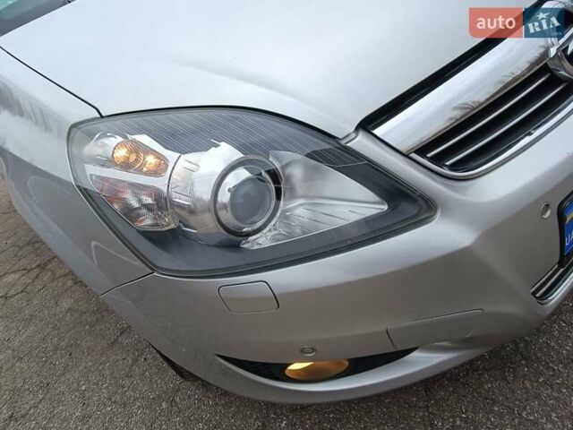 Серый Опель Зафира, объемом двигателя 1.69 л и пробегом 260 тыс. км за 8500 $, фото 24 на Automoto.ua