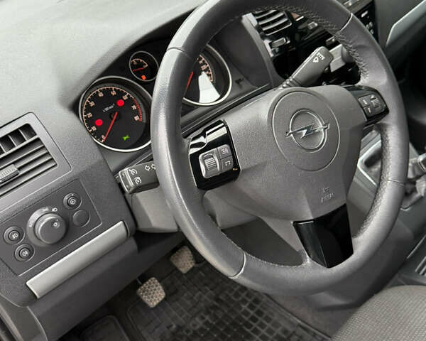 Серый Опель Зафира, объемом двигателя 1.8 л и пробегом 169 тыс. км за 8350 $, фото 35 на Automoto.ua