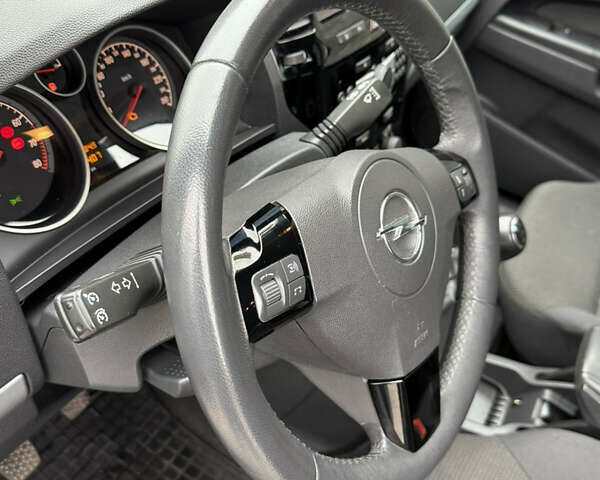 Серый Опель Зафира, объемом двигателя 1.8 л и пробегом 169 тыс. км за 8350 $, фото 34 на Automoto.ua