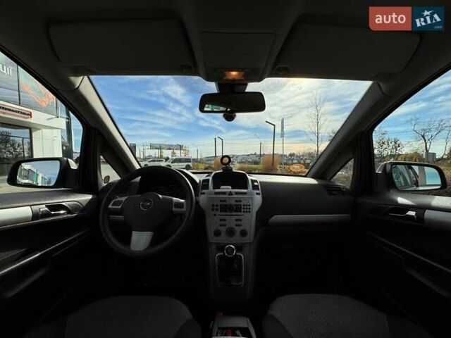 Серый Опель Зафира, объемом двигателя 1.7 л и пробегом 204 тыс. км за 8700 $, фото 11 на Automoto.ua