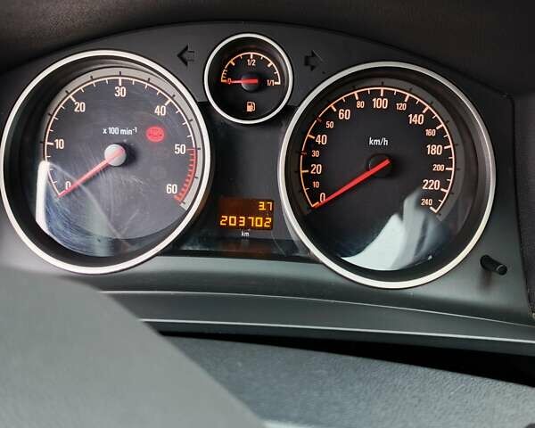 Серый Опель Зафира, объемом двигателя 1.7 л и пробегом 203 тыс. км за 8300 $, фото 10 на Automoto.ua