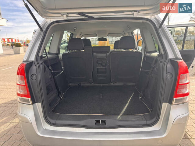 Серый Опель Зафира, объемом двигателя 1.7 л и пробегом 204 тыс. км за 8700 $, фото 33 на Automoto.ua