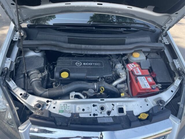 Серый Опель Зафира, объемом двигателя 1.7 л и пробегом 2 тыс. км за 7500 $, фото 3 на Automoto.ua