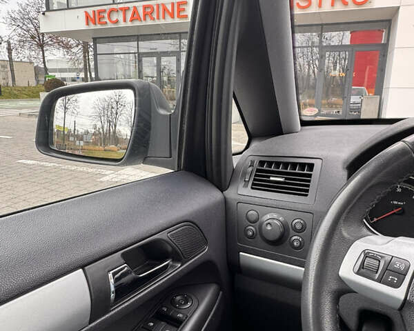 Серый Опель Зафира, объемом двигателя 1.7 л и пробегом 204 тыс. км за 8700 $, фото 25 на Automoto.ua