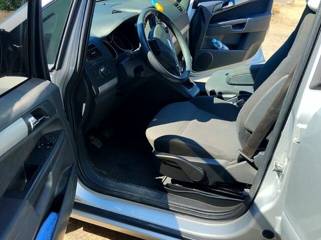 Серый Опель Зафира, объемом двигателя 1.7 л и пробегом 217 тыс. км за 7100 $, фото 3 на Automoto.ua