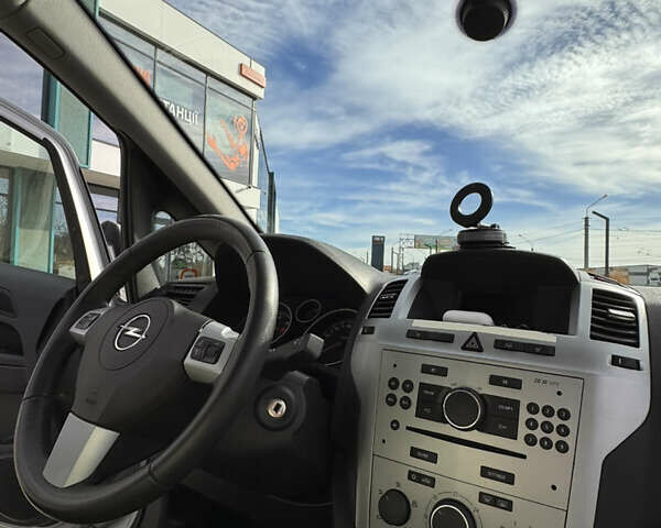 Серый Опель Зафира, объемом двигателя 1.7 л и пробегом 204 тыс. км за 8700 $, фото 12 на Automoto.ua