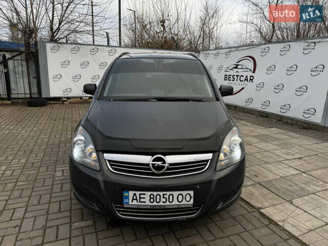 Сірий Опель Зафіра, об'ємом двигуна 1.7 л та пробігом 252 тис. км за 7999 $, фото 4 на Automoto.ua