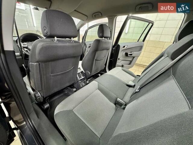 Серый Опель Зафира, объемом двигателя 1.8 л и пробегом 125 тыс. км за 8499 $, фото 33 на Automoto.ua