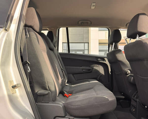 Серый Опель Зафира, объемом двигателя 1.7 л и пробегом 204 тыс. км за 8700 $, фото 21 на Automoto.ua