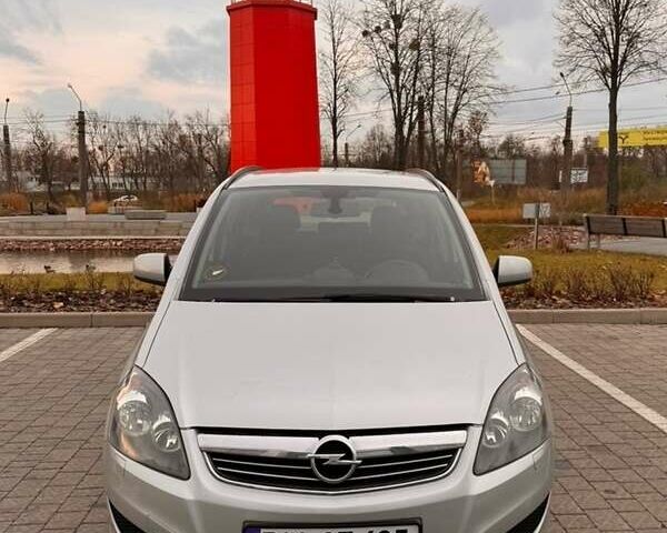 Серый Опель Зафира, объемом двигателя 1.7 л и пробегом 204 тыс. км за 8700 $, фото 1 на Automoto.ua