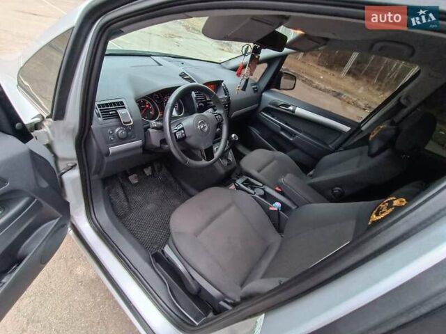 Серый Опель Зафира, объемом двигателя 1.69 л и пробегом 260 тыс. км за 8500 $, фото 22 на Automoto.ua