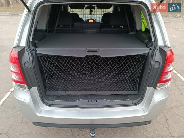 Серый Опель Зафира, объемом двигателя 1.69 л и пробегом 260 тыс. км за 8500 $, фото 32 на Automoto.ua