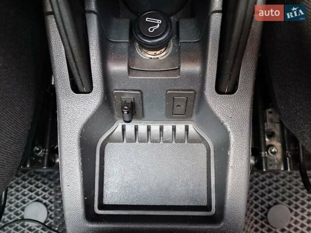 Серый Опель Зафира, объемом двигателя 1.69 л и пробегом 260 тыс. км за 8500 $, фото 3 на Automoto.ua