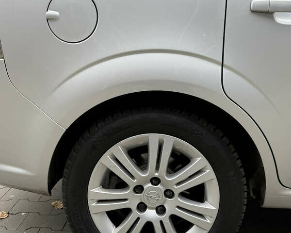 Серый Опель Зафира, объемом двигателя 1.8 л и пробегом 169 тыс. км за 8350 $, фото 24 на Automoto.ua