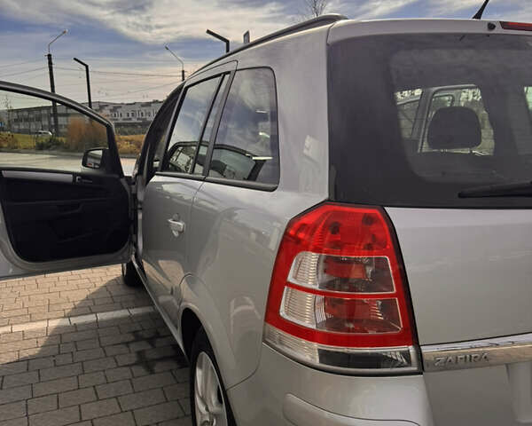 Серый Опель Зафира, объемом двигателя 1.7 л и пробегом 204 тыс. км за 8700 $, фото 15 на Automoto.ua