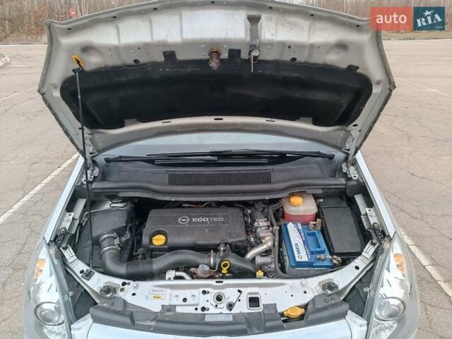 Серый Опель Зафира, объемом двигателя 1.69 л и пробегом 260 тыс. км за 8500 $, фото 10 на Automoto.ua