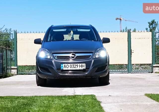 Серый Опель Зафира, объемом двигателя 1.8 л и пробегом 216 тыс. км за 8100 $, фото 1 на Automoto.ua