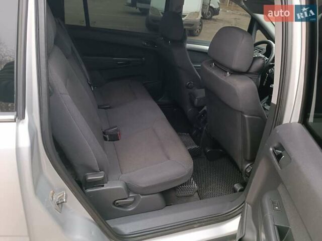 Серый Опель Зафира, объемом двигателя 1.69 л и пробегом 260 тыс. км за 8500 $, фото 36 на Automoto.ua