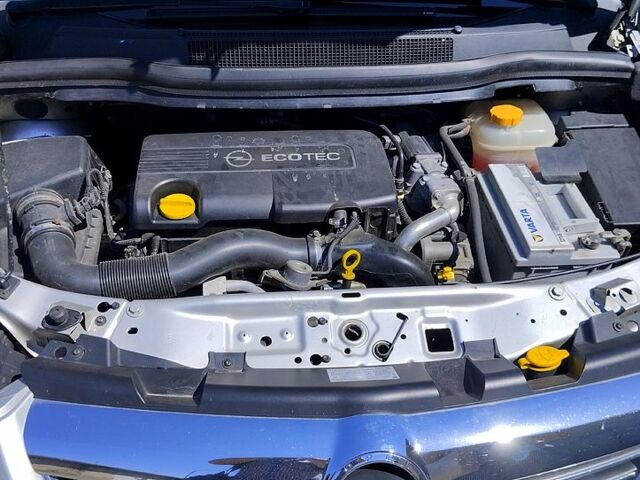 Серый Опель Зафира, объемом двигателя 1.7 л и пробегом 217 тыс. км за 7100 $, фото 2 на Automoto.ua