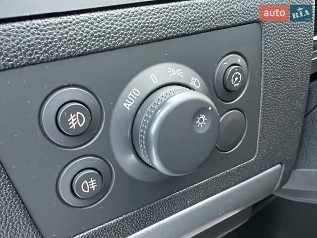 Серый Опель Зафира, объемом двигателя 1.8 л и пробегом 197 тыс. км за 8500 $, фото 38 на Automoto.ua