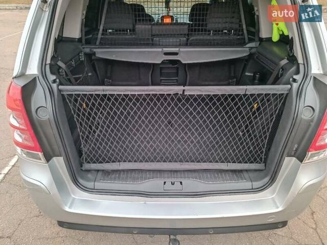 Серый Опель Зафира, объемом двигателя 1.69 л и пробегом 260 тыс. км за 8500 $, фото 28 на Automoto.ua