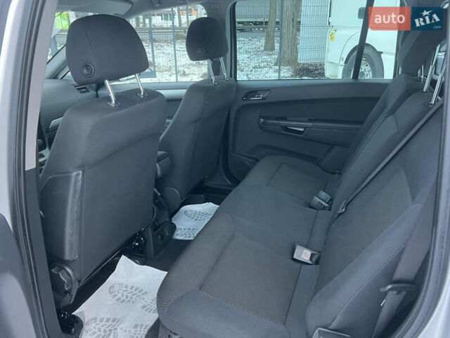 Серый Опель Зафира, объемом двигателя 1.8 л и пробегом 197 тыс. км за 8500 $, фото 16 на Automoto.ua