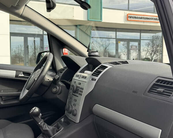 Серый Опель Зафира, объемом двигателя 1.7 л и пробегом 204 тыс. км за 8700 $, фото 9 на Automoto.ua