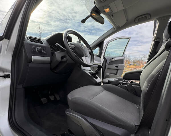 Серый Опель Зафира, объемом двигателя 1.7 л и пробегом 204 тыс. км за 8700 $, фото 14 на Automoto.ua