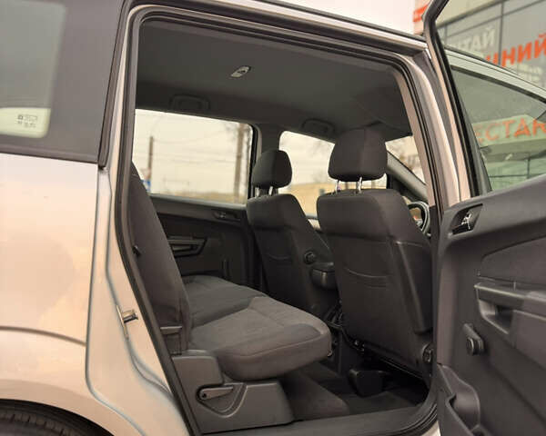 Серый Опель Зафира, объемом двигателя 1.7 л и пробегом 204 тыс. км за 8700 $, фото 27 на Automoto.ua