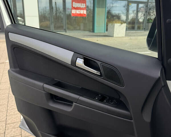 Серый Опель Зафира, объемом двигателя 1.7 л и пробегом 204 тыс. км за 8700 $, фото 19 на Automoto.ua