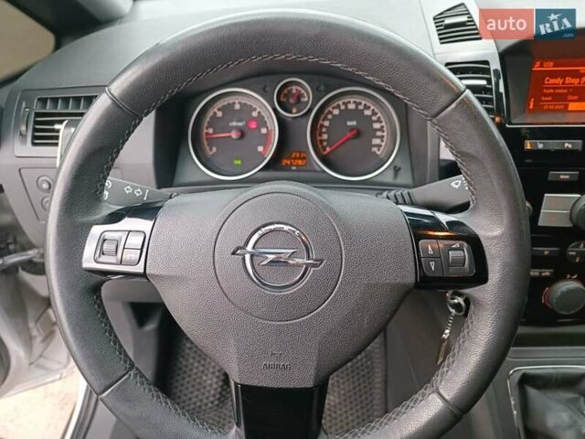 Серый Опель Зафира, объемом двигателя 1.69 л и пробегом 260 тыс. км за 8500 $, фото 5 на Automoto.ua