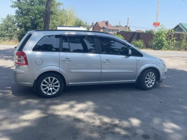 Серый Опель Зафира, объемом двигателя 1.7 л и пробегом 2 тыс. км за 7500 $, фото 1 на Automoto.ua