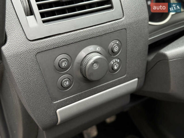 Серый Опель Зафира, объемом двигателя 1.8 л и пробегом 220 тыс. км за 7850 $, фото 28 на Automoto.ua