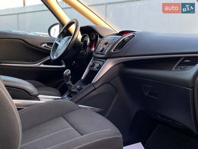 Серый Опель Зафира, объемом двигателя 2 л и пробегом 306 тыс. км за 9700 $, фото 17 на Automoto.ua