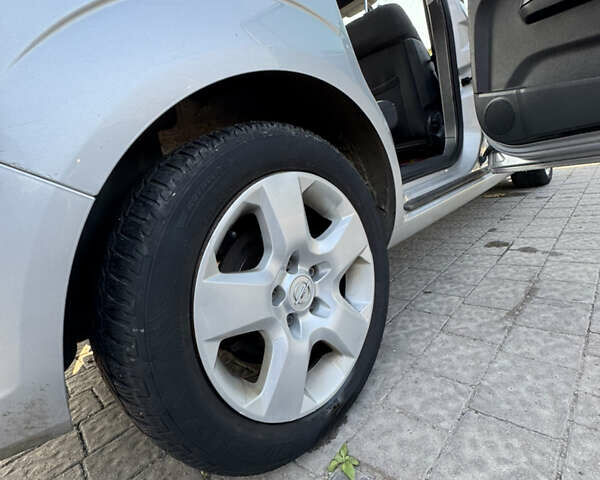 Сірий Опель Зафіра, об'ємом двигуна 1.8 л та пробігом 206 тис. км за 9200 $, фото 29 на Automoto.ua
