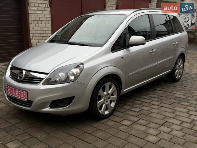 Серый Опель Зафира, объемом двигателя 1.8 л и пробегом 220 тыс. км за 7850 $, фото 3 на Automoto.ua