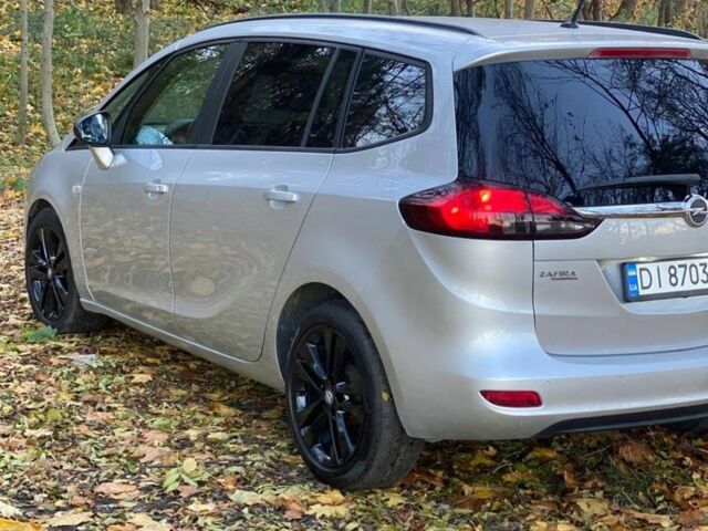 Серый Опель Зафира, объемом двигателя 2 л и пробегом 304 тыс. км за 9300 $, фото 4 на Automoto.ua