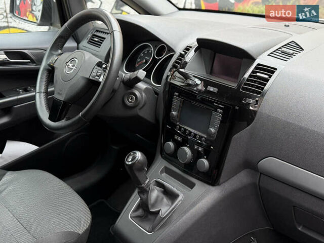 Серый Опель Зафира, объемом двигателя 1.8 л и пробегом 220 тыс. км за 7850 $, фото 21 на Automoto.ua