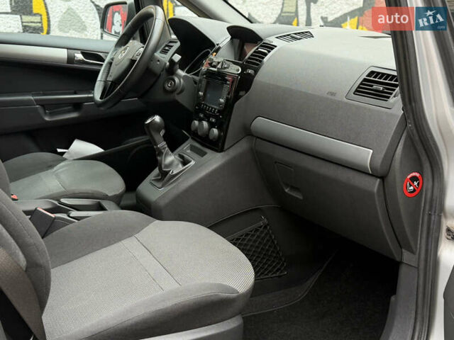 Серый Опель Зафира, объемом двигателя 1.8 л и пробегом 220 тыс. км за 7850 $, фото 22 на Automoto.ua