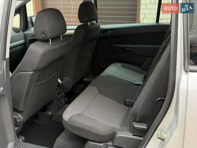 Серый Опель Зафира, объемом двигателя 1.8 л и пробегом 220 тыс. км за 7850 $, фото 24 на Automoto.ua