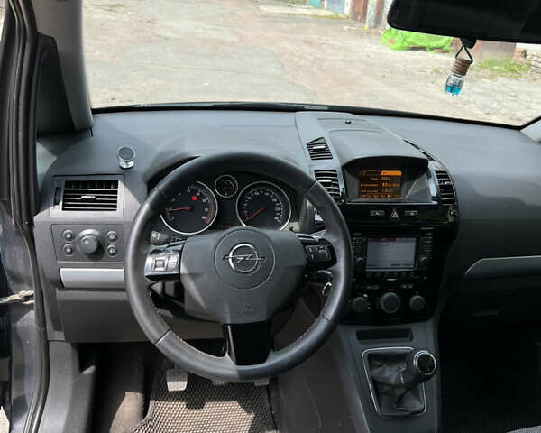 Серый Опель Зафира, объемом двигателя 1.8 л и пробегом 237 тыс. км за 8600 $, фото 5 на Automoto.ua