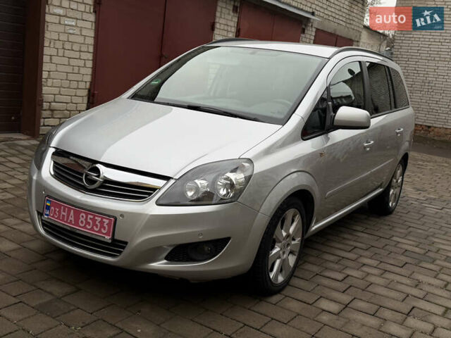 Серый Опель Зафира, объемом двигателя 1.8 л и пробегом 220 тыс. км за 7850 $, фото 1 на Automoto.ua